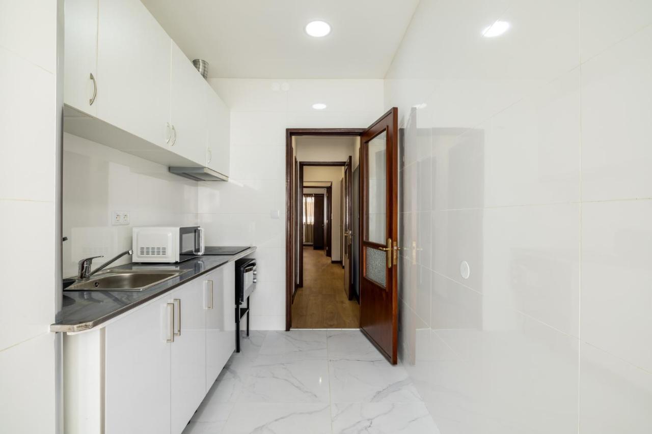 Downtown 2 Minutes By Walk To Center And Metro-direct To Airpot T4 Appartamento