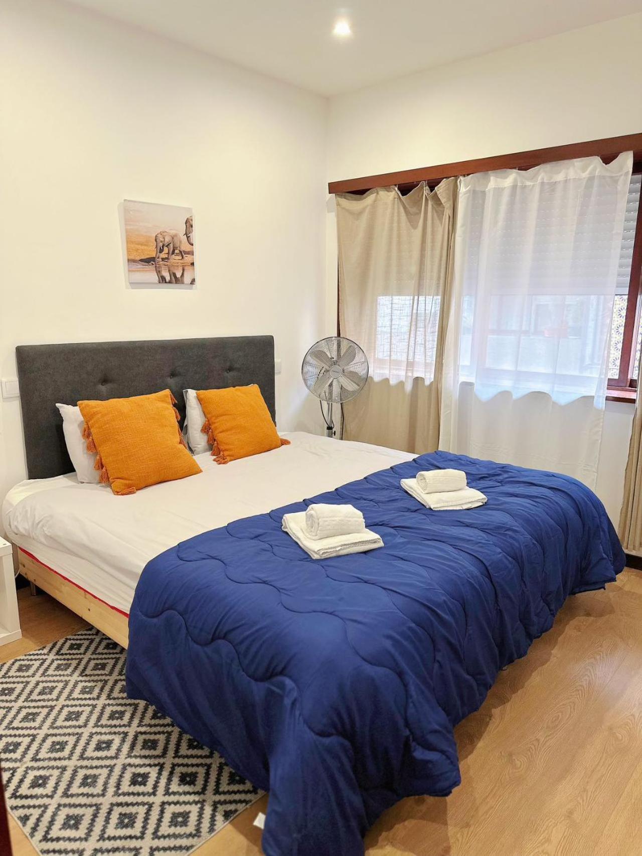 Downtown 2 Minutes By Walk To Center And Metro-direct To Airpot T4 Appartamento