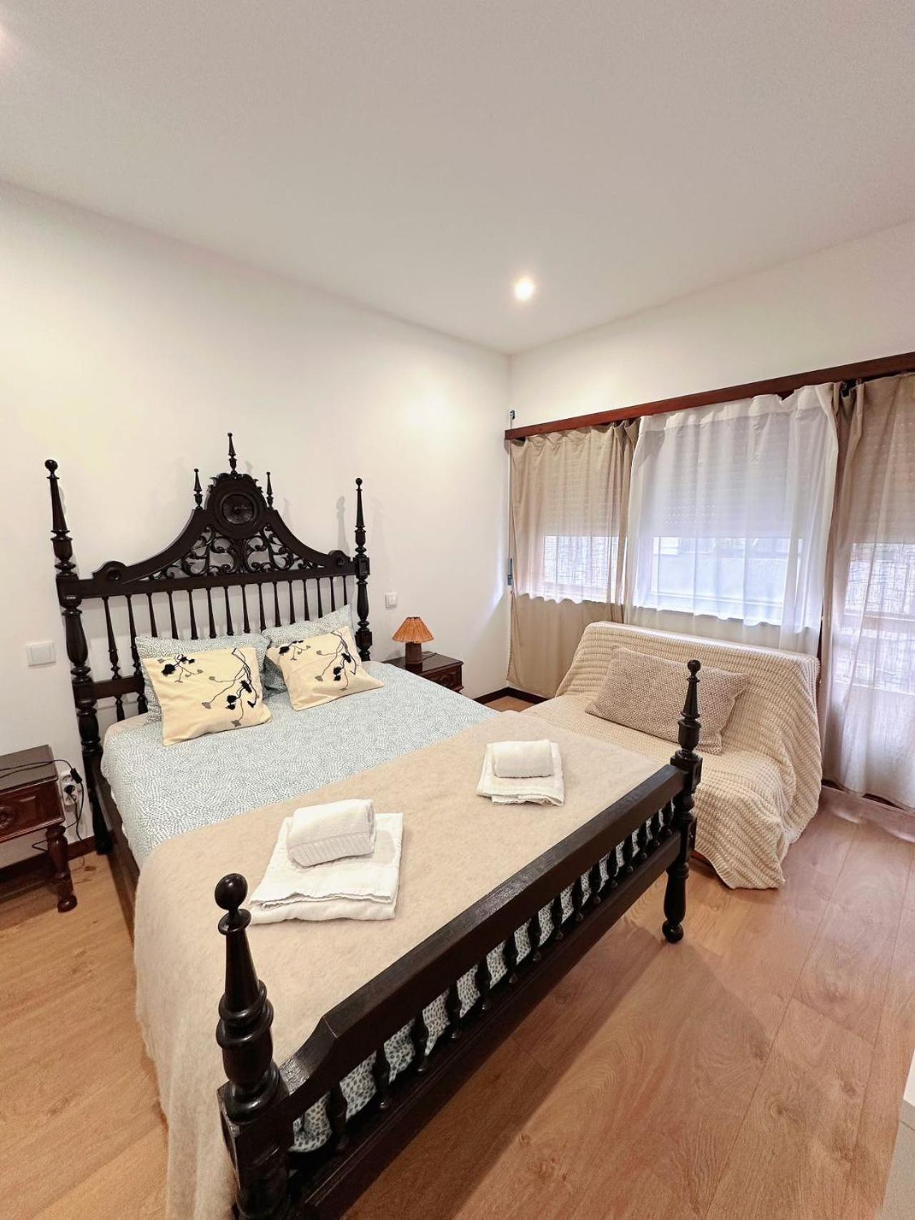 Downtown 2 Minutes By Walk To Center And Metro-direct To Airpot T4 Appartamento Oporto