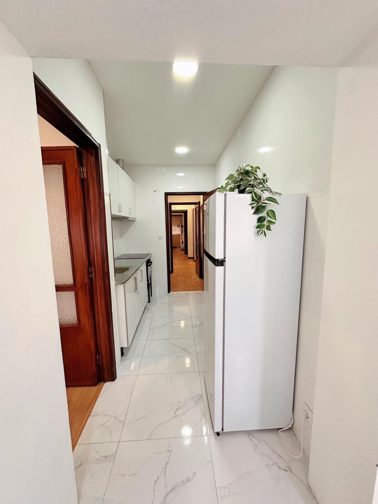 Downtown 2 Minutes By Walk To Center And Metro-direct To Airpot T4 Appartamento Oporto