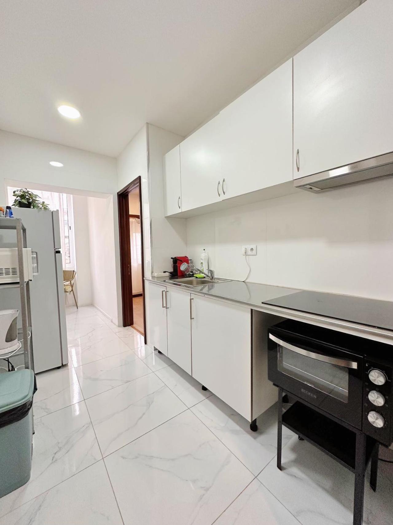 Downtown 2 Minutes By Walk To Center And Metro-direct To Airpot T4 * Oporto