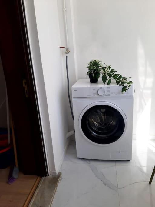 Downtown 2 Minutes By Walk To Center And Metro-direct To Airpot T4 Appartement