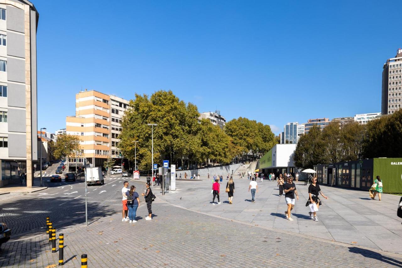 Downtown 2 Minutes By Walk To Center And Metro-direct To Airpot T4 Appartement *