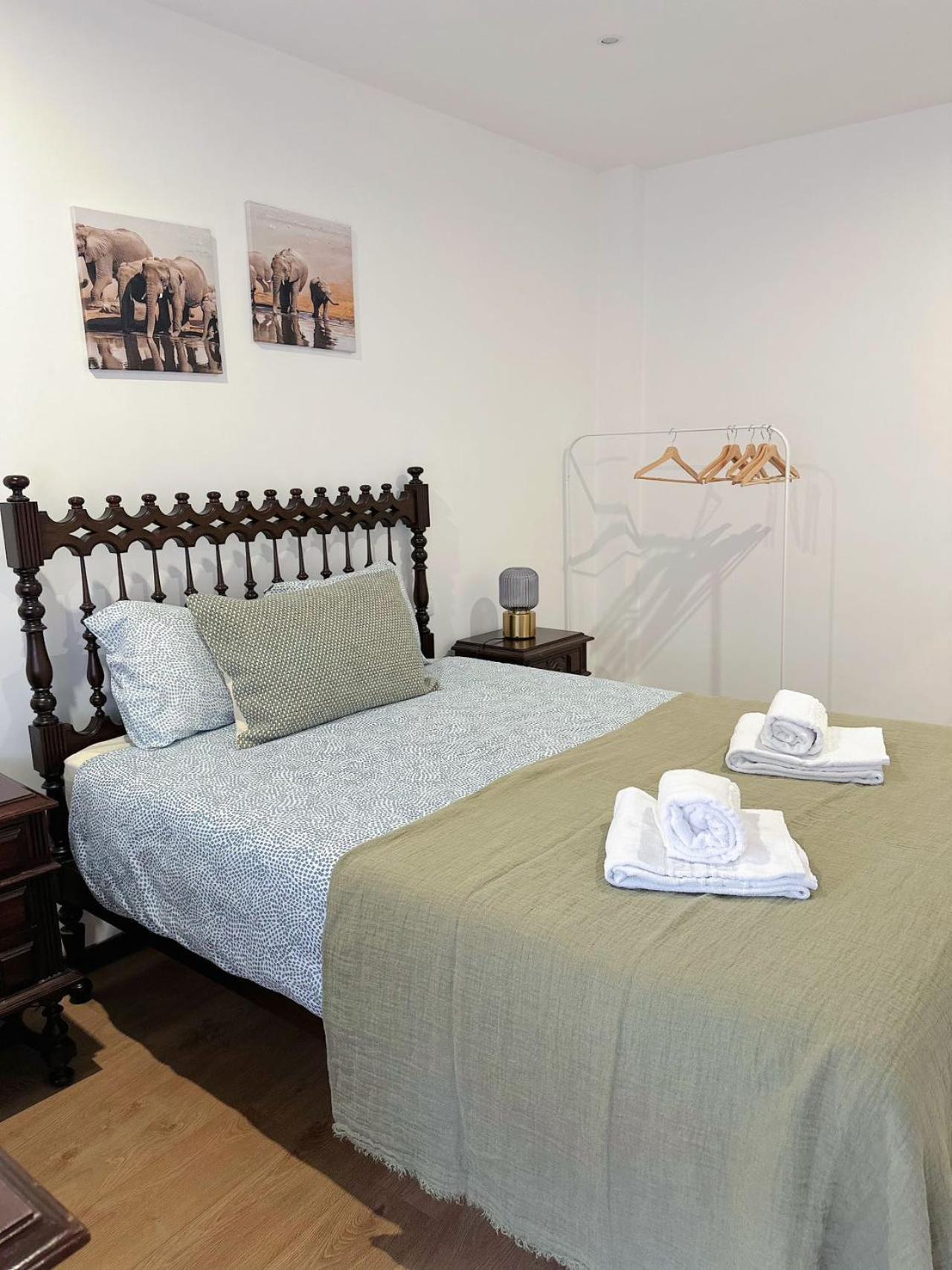 Appartement Downtown 2 Minutes By Walk To Center And Metro-direct To Airpot T4 *