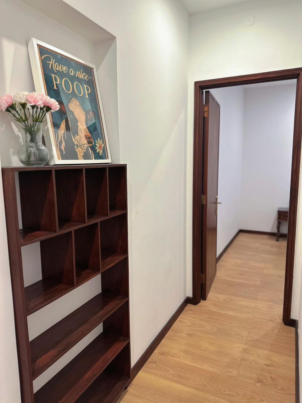 Downtown 2 Minutes By Walk To Center And Metro-direct To Airpot T4 Appartement *