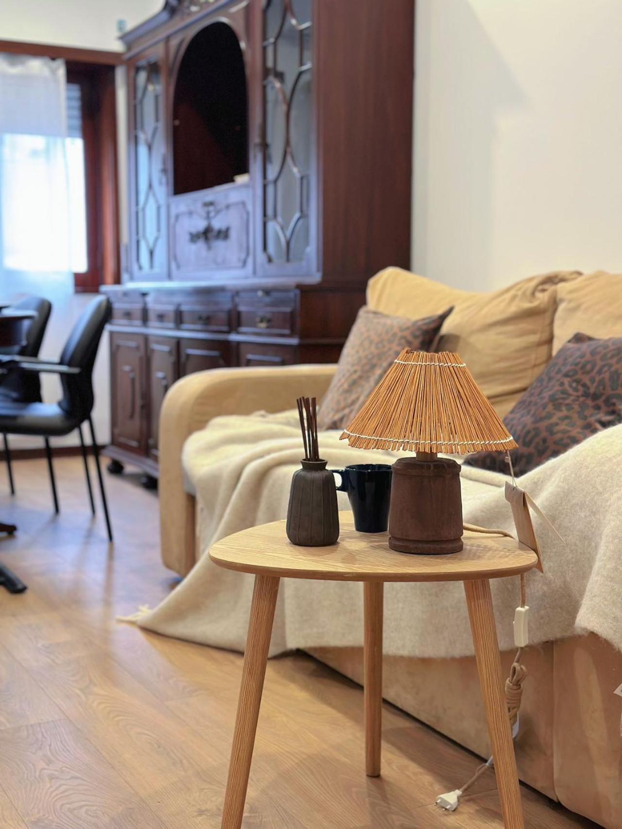 Downtown 2 Minutes By Walk To Center And Metro-direct To Airpot T4 Appartement